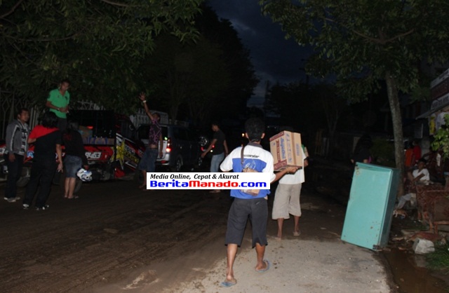 Bantuan korban bencana di Manado dari PD Klabat Minahasa Utara 8