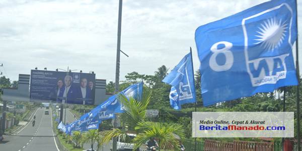 Bendera Partai Amanat Nasional (PAN) Sulut di jalan AA Maramis beberapa saat lalu