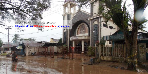 Gereja Katolik Raja Damai di Kelurahan Tikala Baru Manado