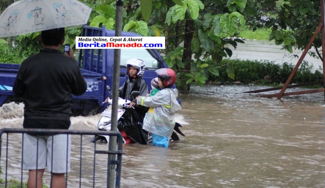 Mogok banjir depan manado internasional school 11