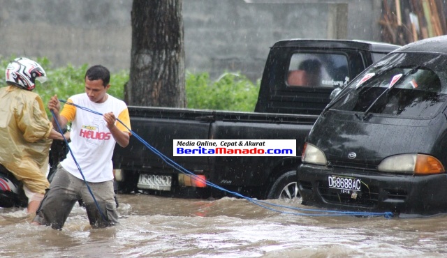 Mogok banjir depan manado internasional school 21