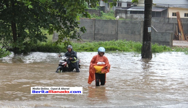 Mogok banjir depan manado internasional school 24