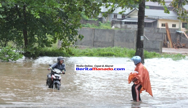 Mogok banjir depan manado internasional school 25