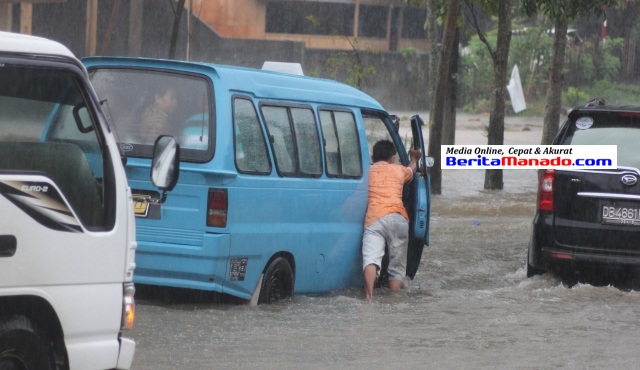 Mogok banjir depan manado internasional school 3