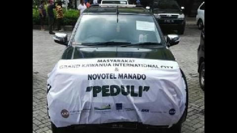 Mobil yang mengangkut logistik bantuan Novotel Manado Peduli (foto beritamanado)