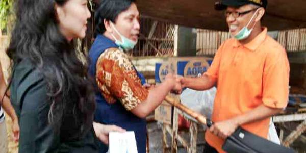 PMI Sulut - Penyerahan sekop secara simbolis