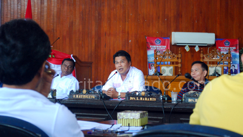 Suasana rapat evaluasi komisi C DPRD Kota Bitung (foto beritamanado)