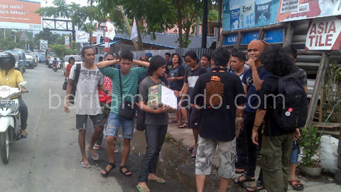 Puluhan anggota PA di Sulut ikut menggalang dana untuk korban bencana (foto beritamanado) 