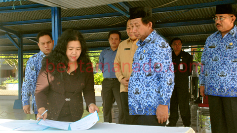 Penandatanganganan MoU dengan Ombudsman RI (foto beritamanado)