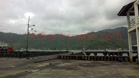 Suasana Pelabuhan Tahuna (foto beritamanado)