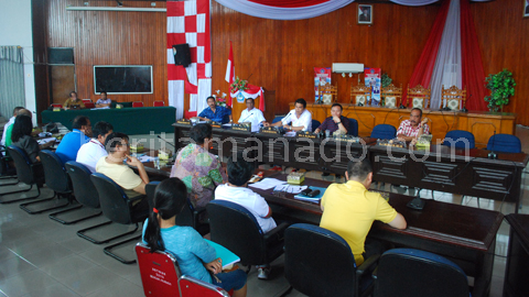 Rapat evaluasi Komisi C DPRD (foto beritamanado)