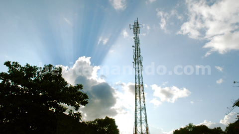 Salah satu tower saluler di Kota Bitung (foto beritamanado)