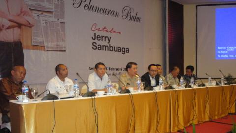 Sarundajang pada peluncuran buku Jerry Sambuaga (foto beritamanado)