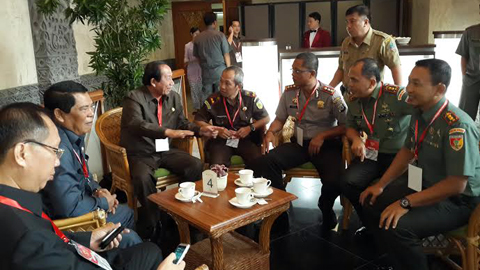 Sondakh bersama sejumlah pejabat Kota Bitung ketika menghadiri Rakor Pemilu 2014 (foto ist)