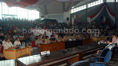Suasana hearing warga Batuputih dengan BKSDA Sulut (foto beritamanado)