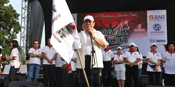Agung Laksono membuka acara Walk for Sulut
