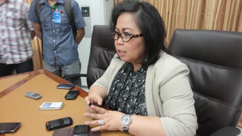 Ketua DPRD Sulut, Mmeiva Salindeho Lintang menjelaskan kepada wartawan tadi siang (foto beritamanado)