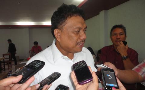 Olly Dondokambey dalam satu kesempatan bersama media (foto beritamanado)