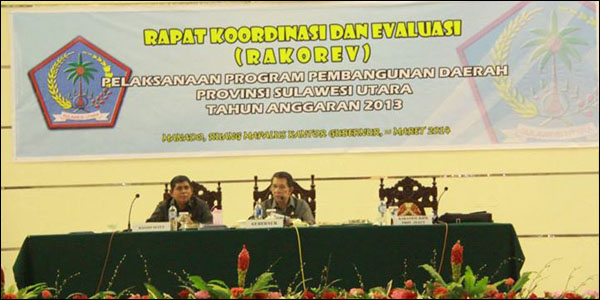 Gubernur Sulawesi Utara SH Sarundajang memimpin Rapat Koordinasi dan Evaluasi di Gedung Mapalus Kantor Gubernur.