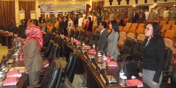 Suasana rapat paripurna (foto beritamanado)