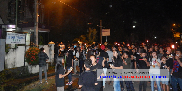 Suasana jalan salib Remaja GMIM Wilayah Manado Timur IV