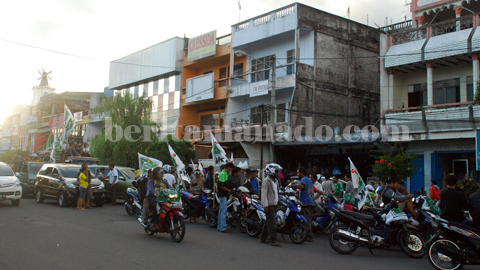 Massa PKB sebelum bergabung dengan massa partai lain (foto beritamanado)