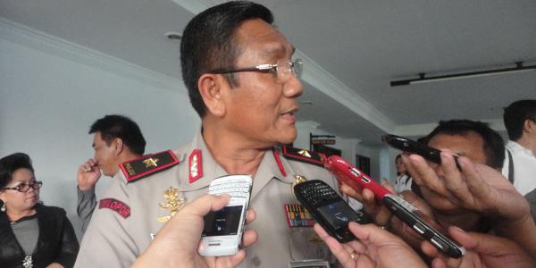 Kapolda Sulut Jimmy Palmer Sinaga ketika diwawancarai usai rapat paripurna di DPRD Sulut Rabu 7/5 (foto beritamanado)