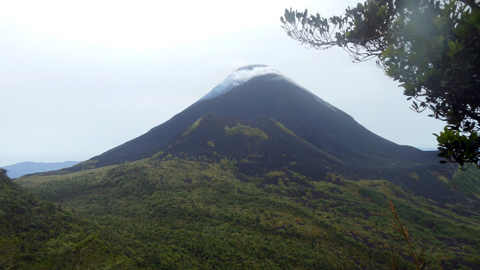 Gunung Soputan (foto ist)
