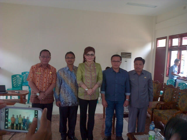 Bupati Minsel Tetty Paruntu dan Pimpinan PT Cargill Indonesia
