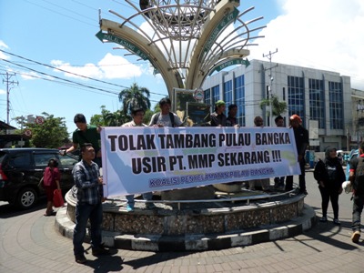 Demonstrasi Koalisi Nasional tolak tambang Pulau Bangka di zero point, Sabtu (28/06)