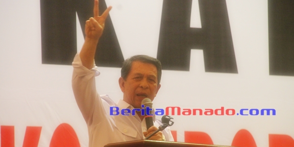 Gubernur Sulut Sinyo Harry Sarundajang Saat Membawakan Orasi Politik