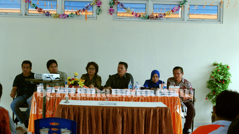 Komisariat KPU dan Sekretaris KPU Kota Bitung (foto beritamanado)