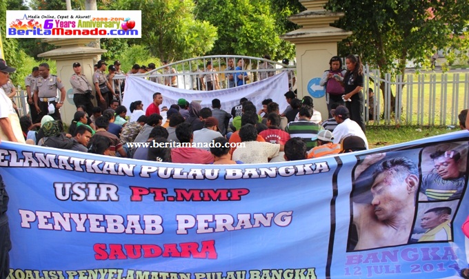 Aksi penolakan tambang di Pulau Bangka (foto beritamanado)