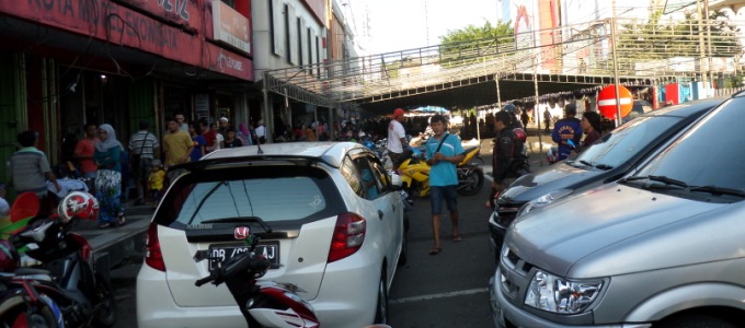 Kemactean terjadi akibat adanya kegiatan dadakan kaki lima di pusat kota 45 Manado 