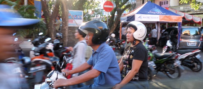 Kemacetan juga terjadi hingga ruas jalan Taman Kesatuan Bangsa (TKB) Manado