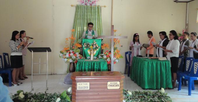 Ibadah Minggu di GMIM Agape Malendeng (foto BeritaManado)