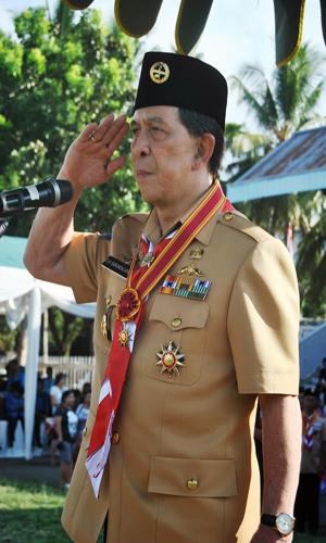 Gubernur Sulut DR S H Sarundajang