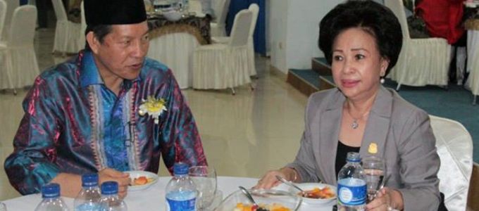 Wali Kota Manado, GSV Lumentut bersama Anggota DPRD Manado, Nortje Henny Van Bone