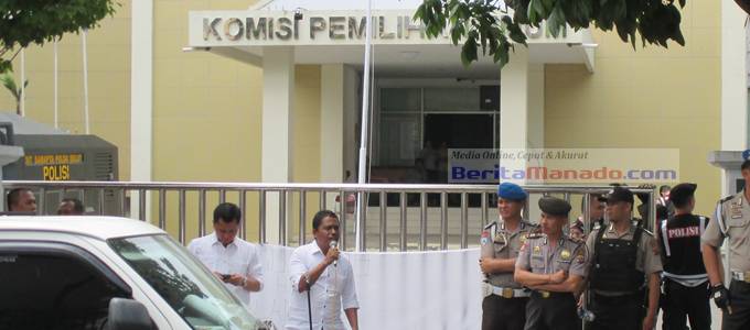 Kantor KPU Sulut di demo pendukung Prabowo-Hatta