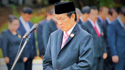 Walikota Manado saat ziarah ke Makam Pahlawan