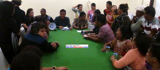 Dialog antara anggota DPRD dan warga korban bencana