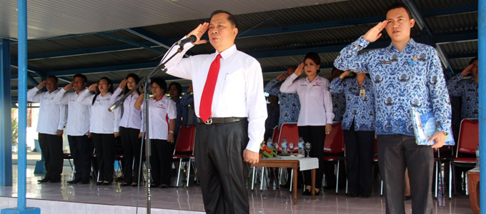 Lomban ketika memimpin upacara HUT Provinsi Sulut ke 50 (foto ist)