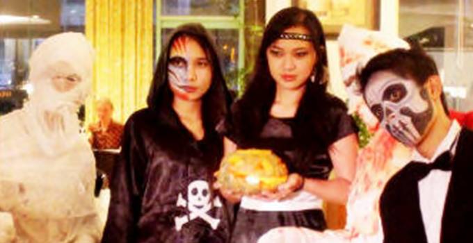 Hallowen Party di Hotel Aryaduta Manado