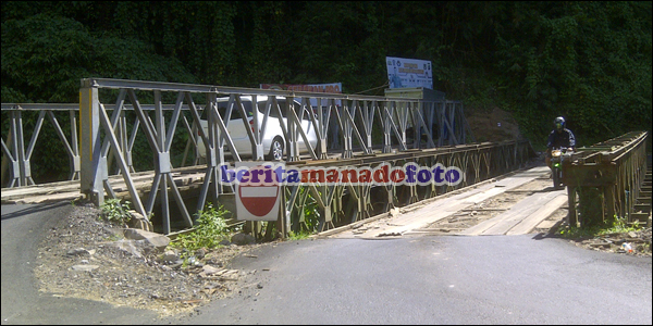 Jembatan bailey di ruas jalan Tomohon-Manado yang diisukan patah sore tadi.