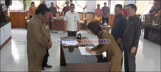 Sidang paripurna penetapan calon pimpinan DPRD Kota Tomohon, Jumat (17/10/2014) lalu.