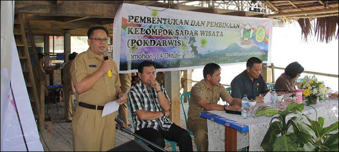 Kepala Dinas Kebudayaan dan Pariwisata Kota Tomohon Drs Gerardus Mogi saat membawakan sambutan.
