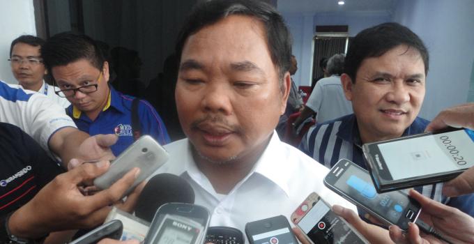 GM PLN, Santoso Januwarsono usai hearing di DPRD Sulut, Rabu 22/10/14 (foto beritamanado)