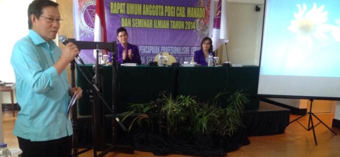 Wali Kota Vicky Lumentut membuka Kegiatan PDGI Cabang Manado 3
