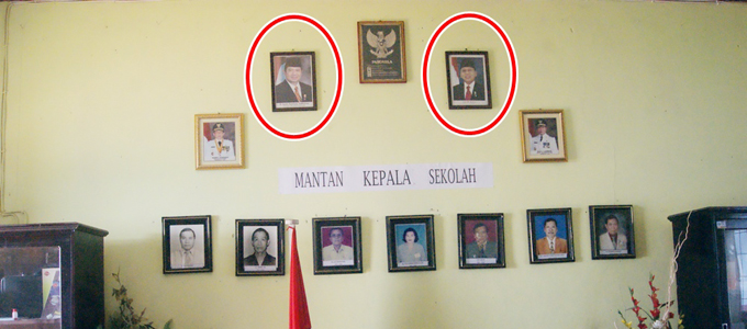 Foto SBY-Budiono di dinding ruangan kepala SMP Negeri Satu Kota Bitung (foto ist)