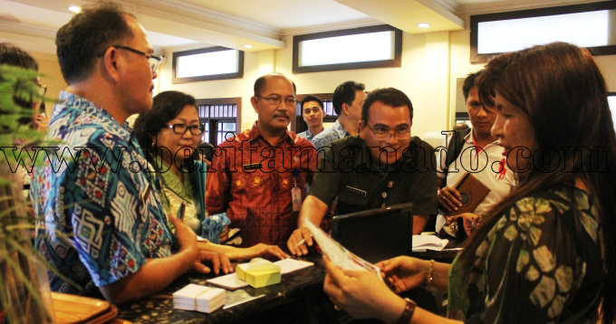 Pemkot Manado Sidak kepengurusan ijin rumah makan di Kota Manado RM Raja Oci 2